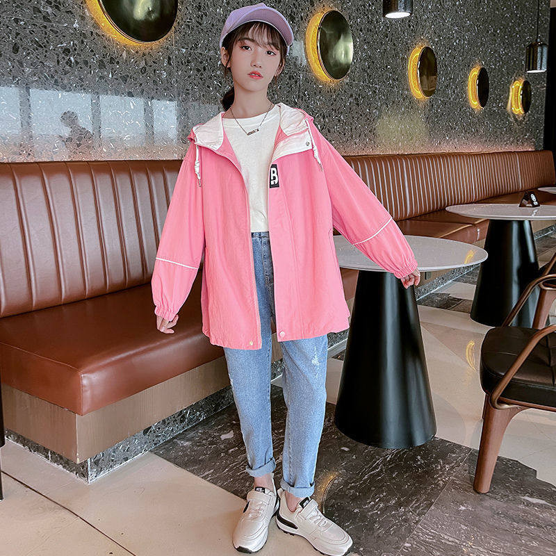 여자 코트 가을 옷 2024 새로운 어린이 공주 알파벳 큰 어린이 여자 봄과 가을 유행 캐주얼 윈드 브레이커 트렌드