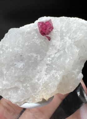 尖晶石Spinel 精品矿物晶体矿物标本矿石宝石原石收藏品观赏石
