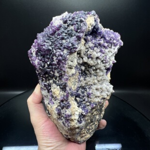 稀有大晶体三角三八面体萤石Triangular trioctahedron fluorite
