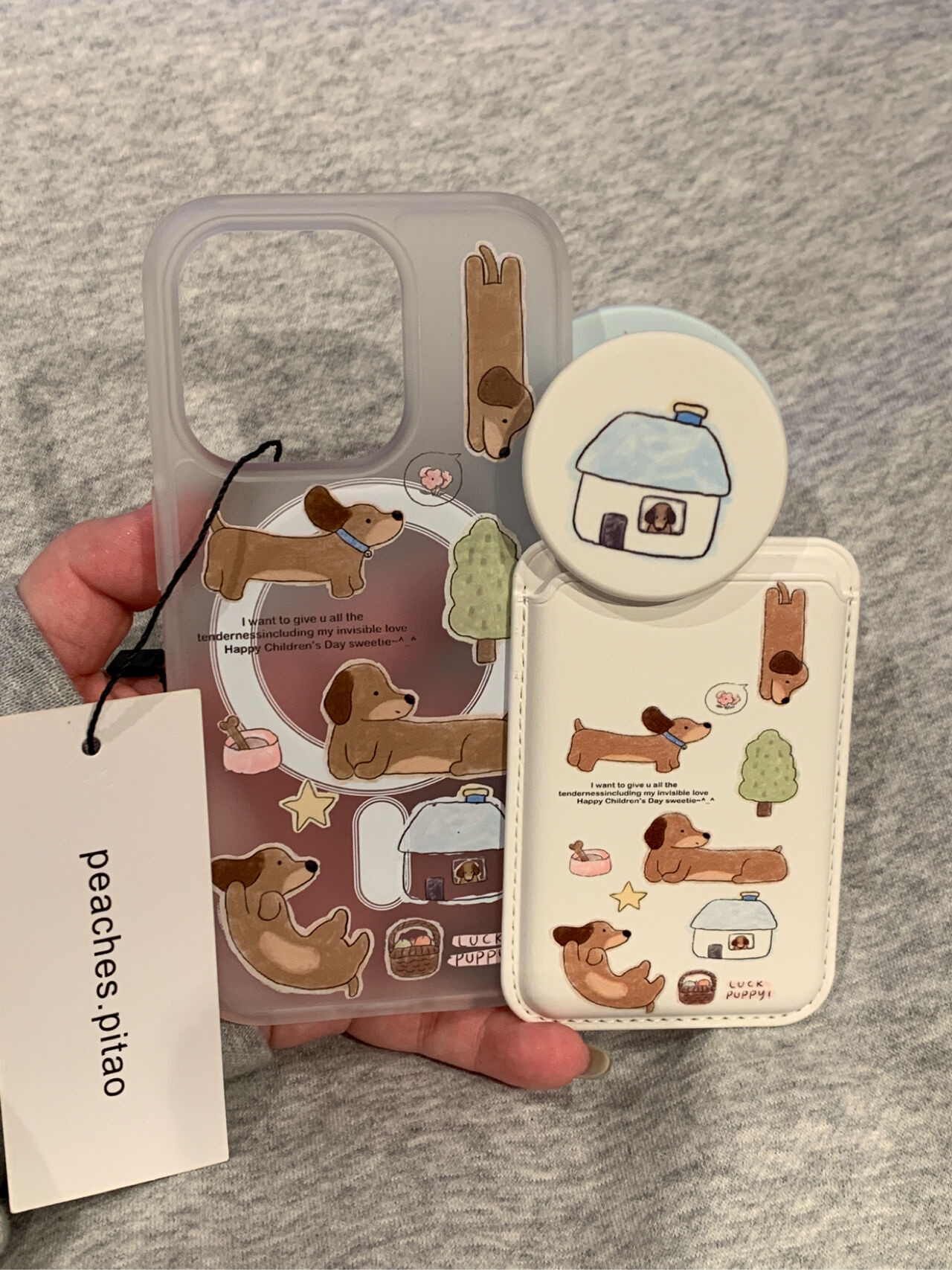 西多士腊肠狗插画小房子磁吸壳卡包支架适用iPhone16promax苹果15手机壳14pro防摔13磨砂透明16