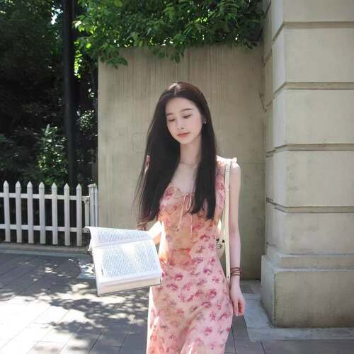 粉色碎花吊带连衣裙女夏季收腰修身显瘦法式纯欲风露背a字长裙子