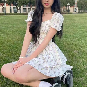 温柔风方领泡泡袖碎花连衣裙女夏季2026年新款甜辣短裙蓬蓬裙裙子