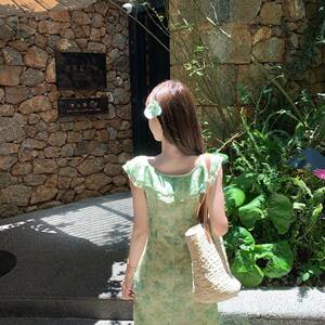 少女新款法式夏日绝美绿色碎花连衣裙子女夏高级感小飞袖收腰长裙