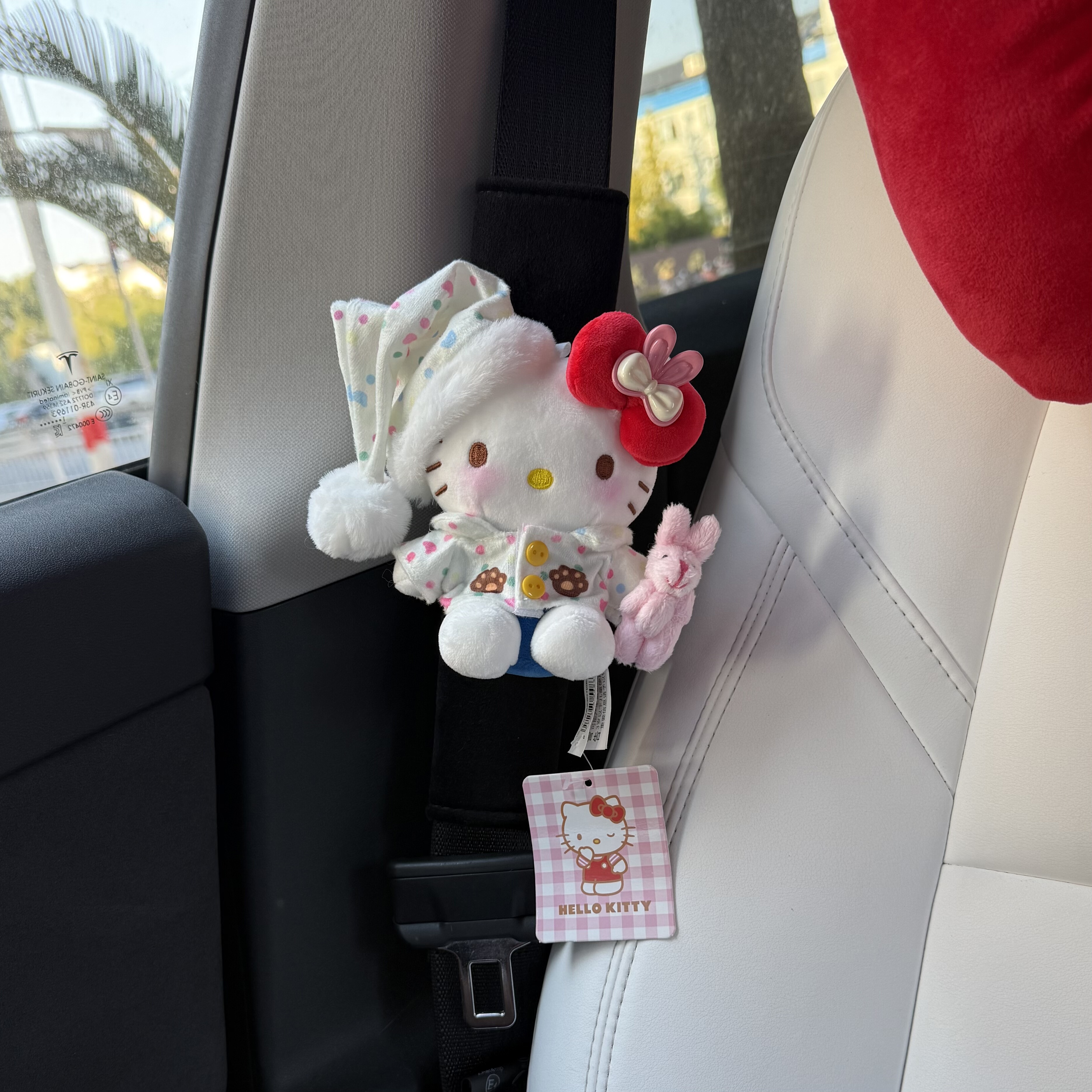 正版睡衣坐姿kitty毛绒公仔汽车安全带护肩套车内卡通玩偶新车礼