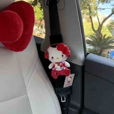 正版经典背带裤hellokitty汽车安全带护肩套车载装饰防勒脖防磨衣