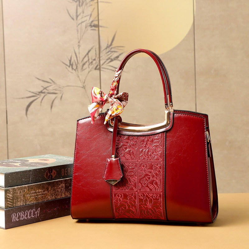 中年妈妈款女包红色喜婆婆婚宴包礼物新中式国风刺绣通勤斜挎包女