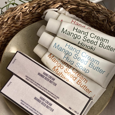 保湿滋润香水嫩肤护手霜hetras