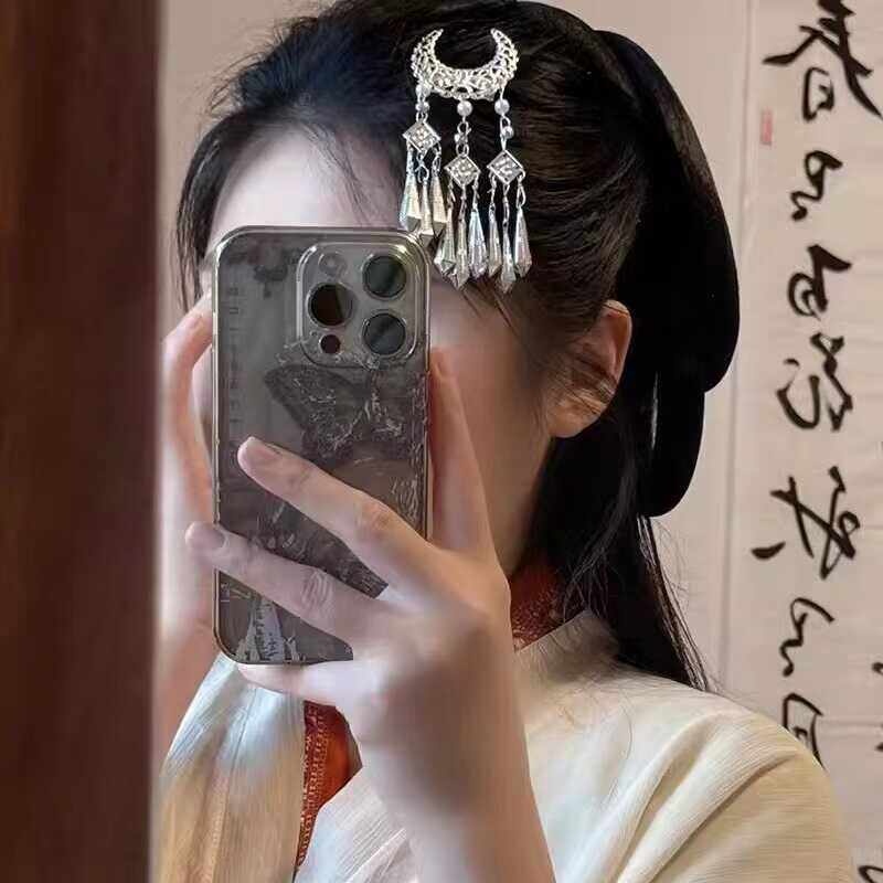 超仙月牙流苏发夹女民族风战国袍掩鬓发卡古风仿苗银汉服步摇头饰