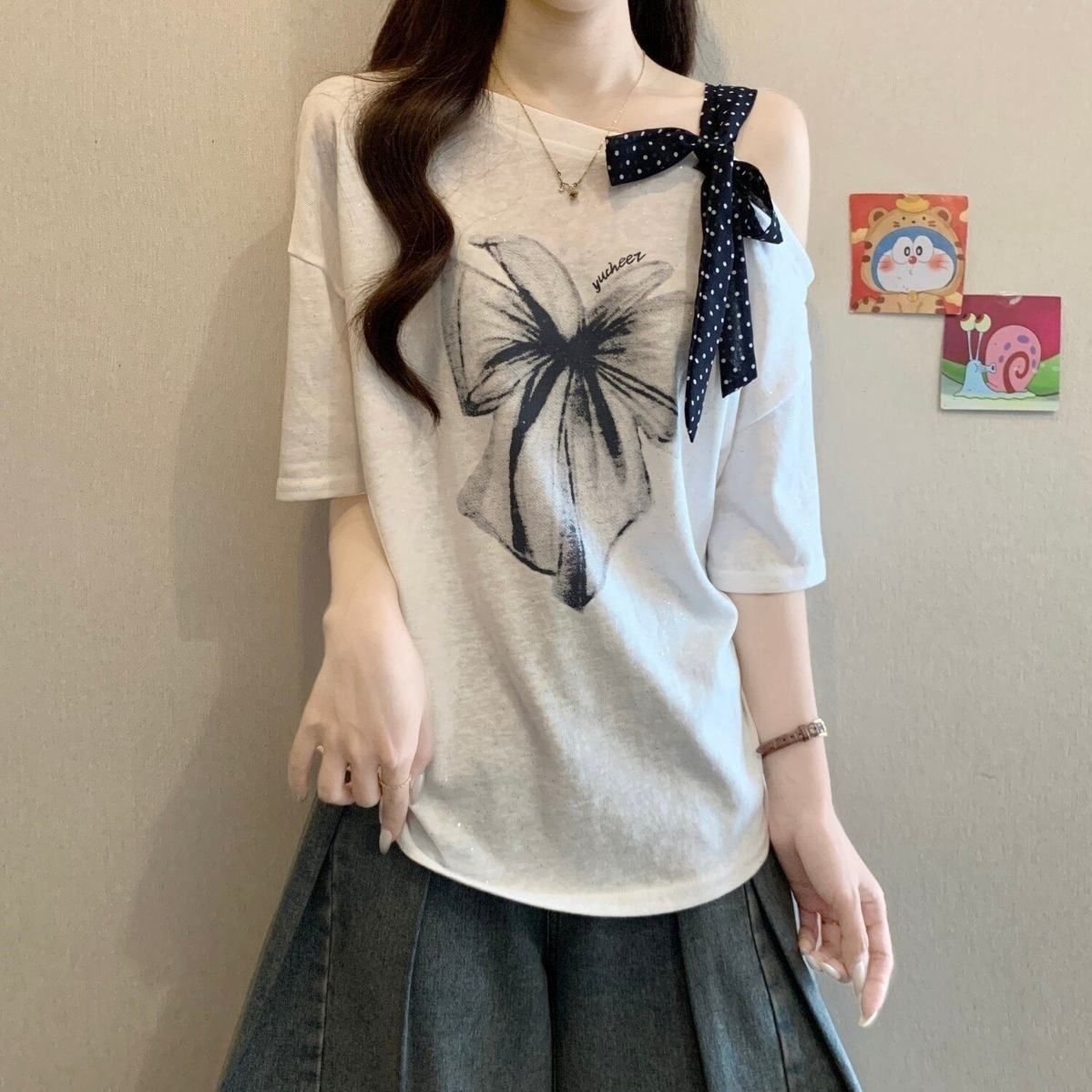 大码蝴蝶结印花t恤女夏季新款胖mm宽松显瘦斜领露肩吊带性感上衣