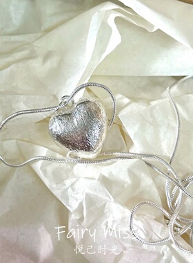 屁桃心坠简约银色拉丝爱心锁骨链