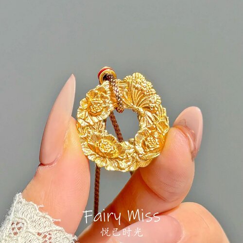 国潮宫廷錾刻繁花锦鲤跃龙门项链