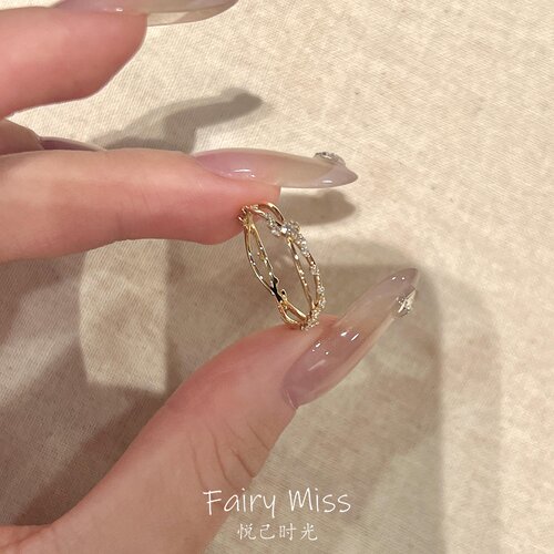 星丝疏萤金色交错碎钻双层戒指