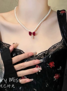 黛芬奇红色丝绒蝴蝶结珍珠锁骨链
