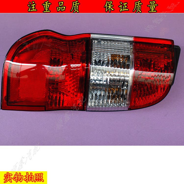 适用于金杯阁瑞斯后尾灯新快运G16后尾灯后组合防撞防追后转向灯图片