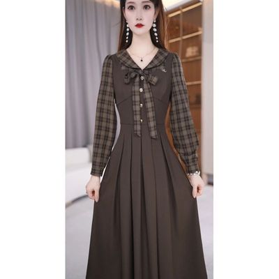 连衣裙2025新款今年流行爆款秋季V领气质显瘦修身时尚通勤中长款