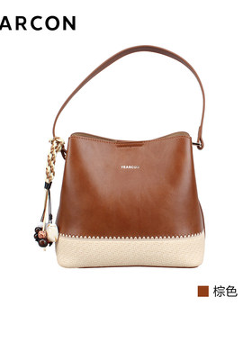 意尔康女包2026春季新款女士休闲水桶包单肩斜挎手提包61Y25058