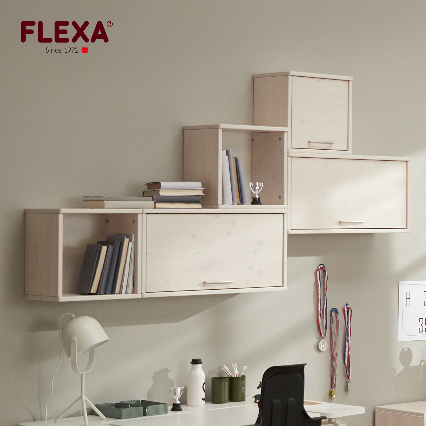 FLEXA/芙莱莎 进口实木挂壁书架储物柜子移动定制墙上可拆卸书柜
