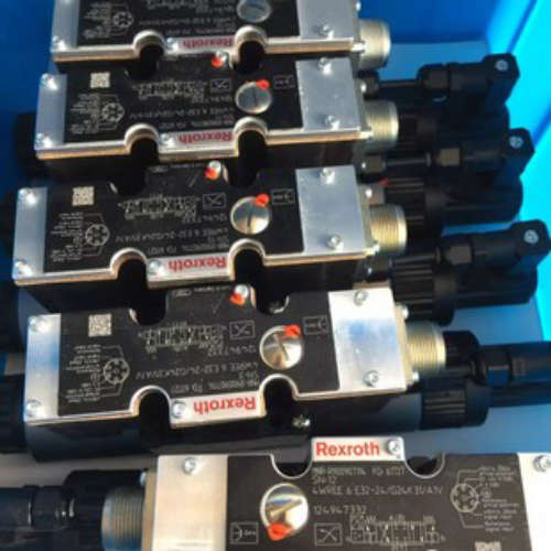 力士乐比例换向阀R900712725 4WRZE10W8-50-7X/6EG24N9EK31/A1D3V