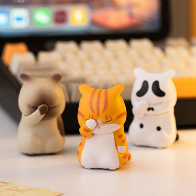 卡通可爱猫咪办公室笔记本电脑屏幕显示器趴趴摆件桌面装饰品公仔