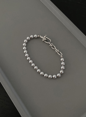 DOUDOUSTORE清冷潮酷灰色珍珠拼接马蹄扣手链女手工圆珠手串手饰