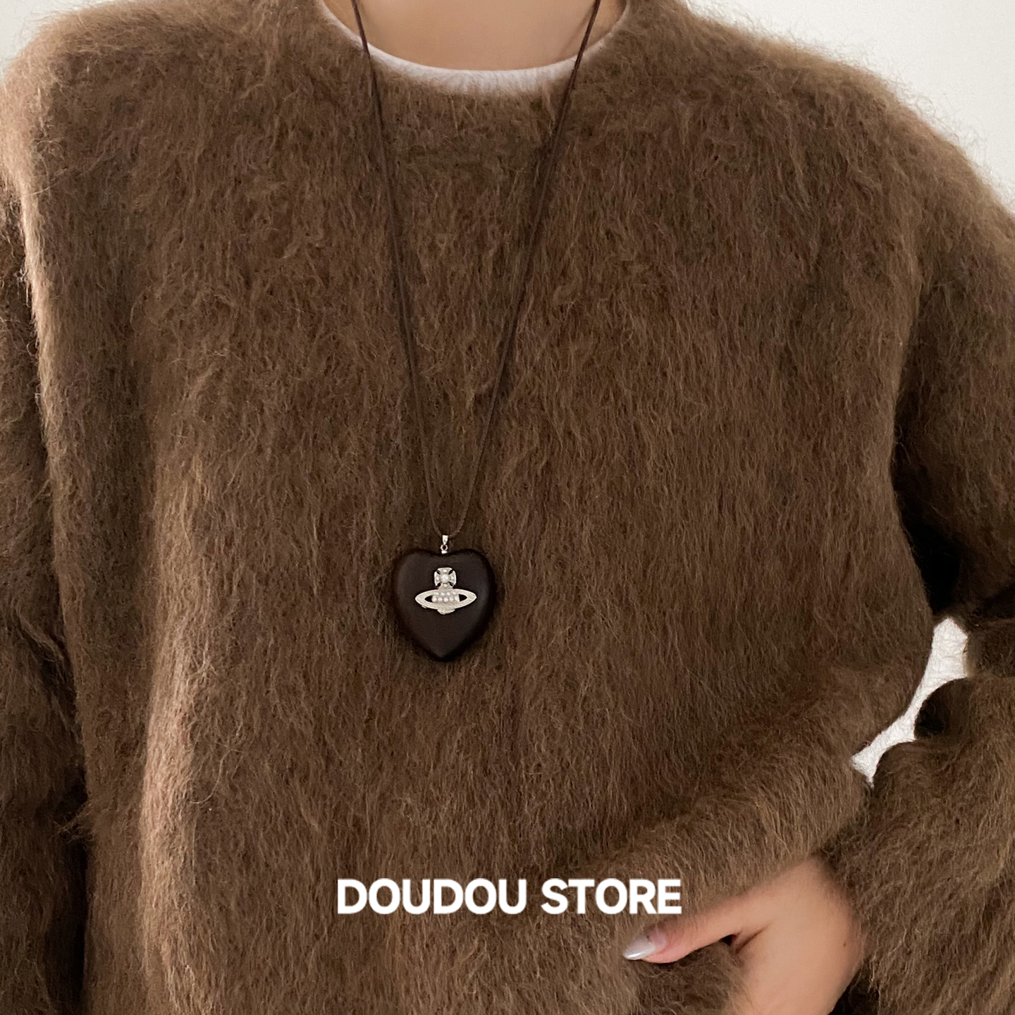 DOUDOUSTORE秋冬毛衣链高级感气质慵懒风百搭土星项链木质爱心女
