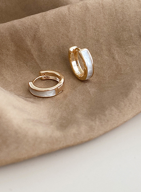 DOUDOUSTORE高级感精致小巧珐琅圆环耳扣耳环女奶白圈圈耳圈耳饰