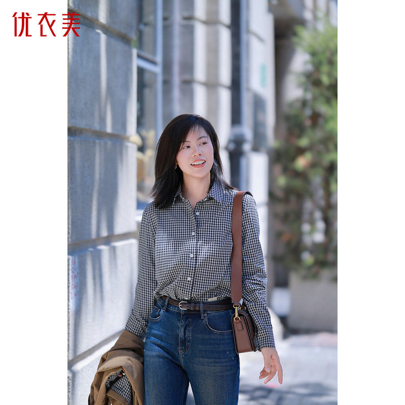 优衣美文艺复古纯棉长袖衬衫女秋季新款格纹翻领开衫13282