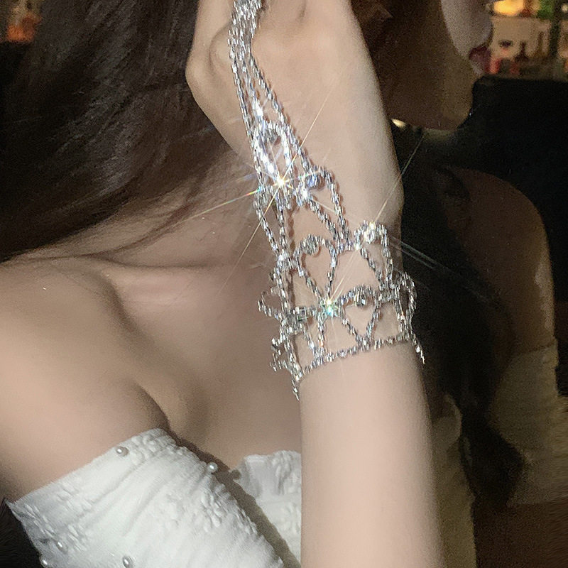 闪亮满钻一体式戒指手链个性小众设计水钻手环轻奢时尚高级感手饰