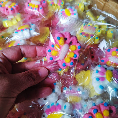 网红爆款蝴蝶小黄鸭棉花糖3d立体卡通头奶茶咖啡装饰摆件糖果商用