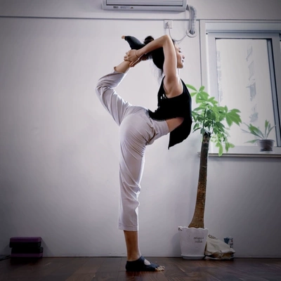 萨奇南达瑜伽Fay老师最爱 防晒速干轻薄有弹显瘦七分直腿裤显腿直