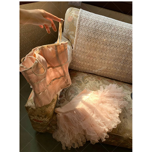 里维埃/蕾丝鱼骨抹胸上衣烤密边螺旋裁片蓬蓬纱裙套装