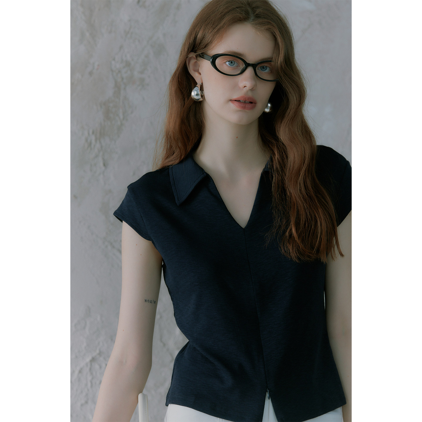奥芝国 简约百搭通勤款！2色翻领套头半拉链修身显瘦短袖T恤女
