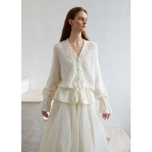 奥芝国 温柔浪漫镂空花边打籽绣3色抽绳荷叶边毛衣开衫女针织上衣