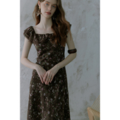 奥芝国法式 复古浪漫咖色蕾丝荷叶边一字肩碎花连衣裙女少女长裙