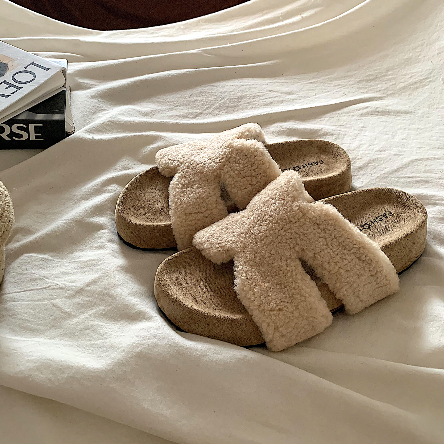 气质温柔~ins高及感厚底毛毛拖鞋女秋冬外穿时尚网红羊羔毛棉拖鞋