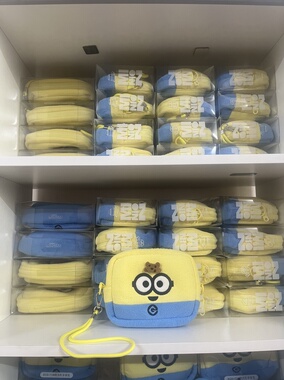 环球影城 小黄人Minions BOB+TIM熊方形手拿包神偷奶爸毛绒零钱包