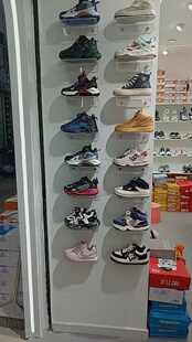 透明壁挂货架运动鞋专卖店鞋货架商场鞋包架上墙鞋托店展示架专用