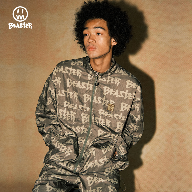美式字母满印上衣Beaster