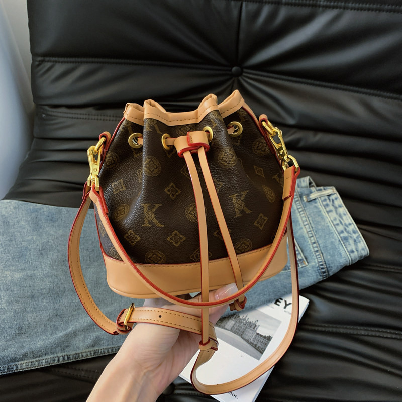 洋气抽绳水桶包女2025春季新款高级感网红洋气百搭单肩老花斜挎包,箱包皮具/热销女包/男包,水桶包,淘宝优惠券,粉丝福利购,淘宝优惠卷