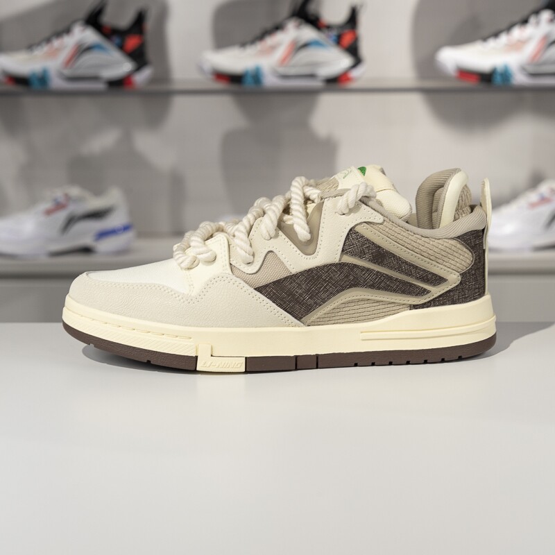 李宁车缝线系带男子低帮滑板鞋