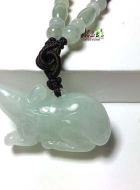 属牛天然翡翠招财挂件吊坠