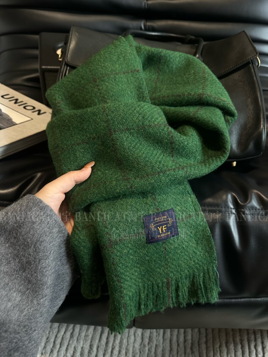 绿色显白有多绝 超软含羊毛圣诞流苏加大围巾披肩女高级感围脖男