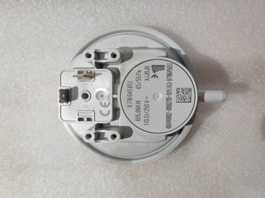 博士壁挂炉风压开关，原装进口新欧洲之星，原装风压开关