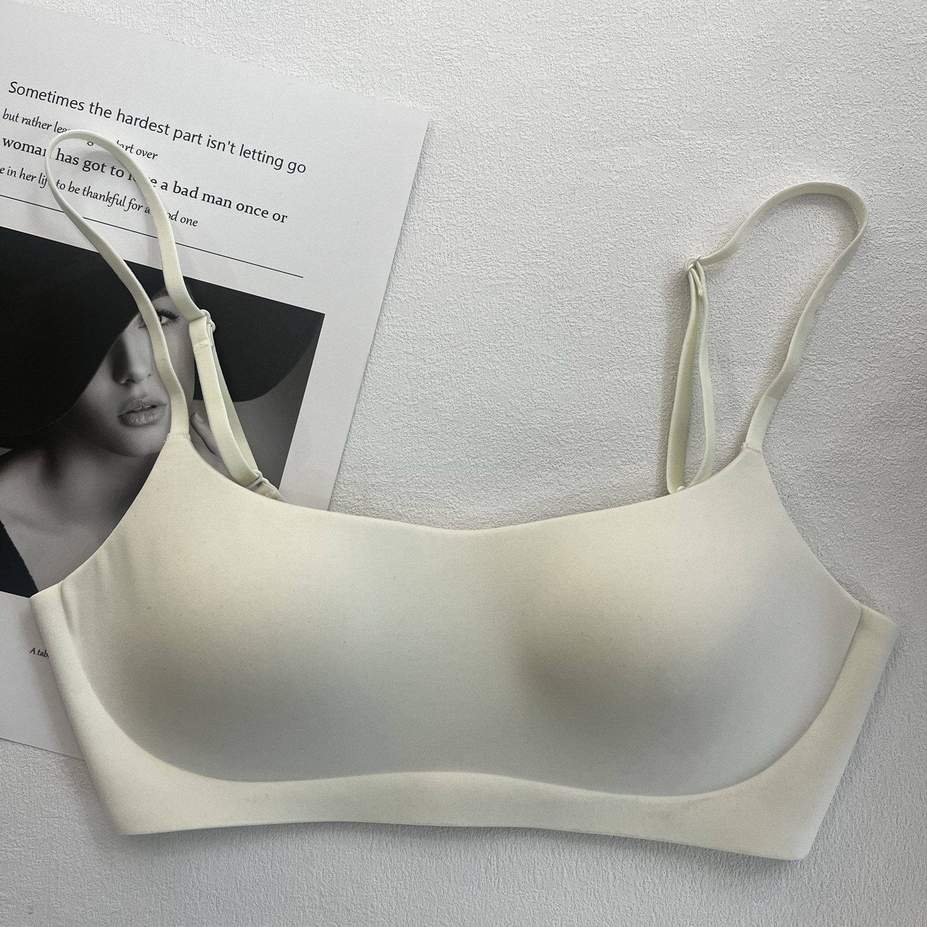 日系薄款无痕收副乳纯色超舒适内衣女光面无钢圈聚拢防下垂文胸罩