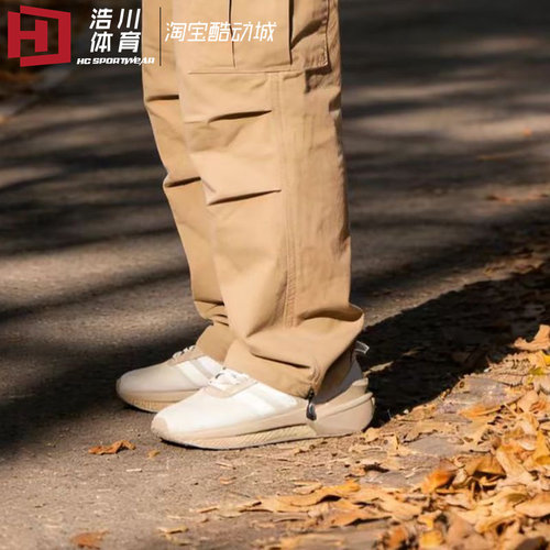 阿迪达斯低帮耐磨运动休闲鞋