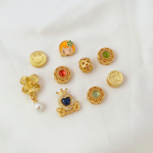 強(qiáng)保色古法金笑臉錢幣小花鏤空隔珠diy啞金通孔散珠手鏈項(xiàng)鏈配件