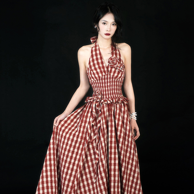人间蜉蝣 格纹度假手工花系带长裙挂脖出游出片无袖连衣裙女春夏