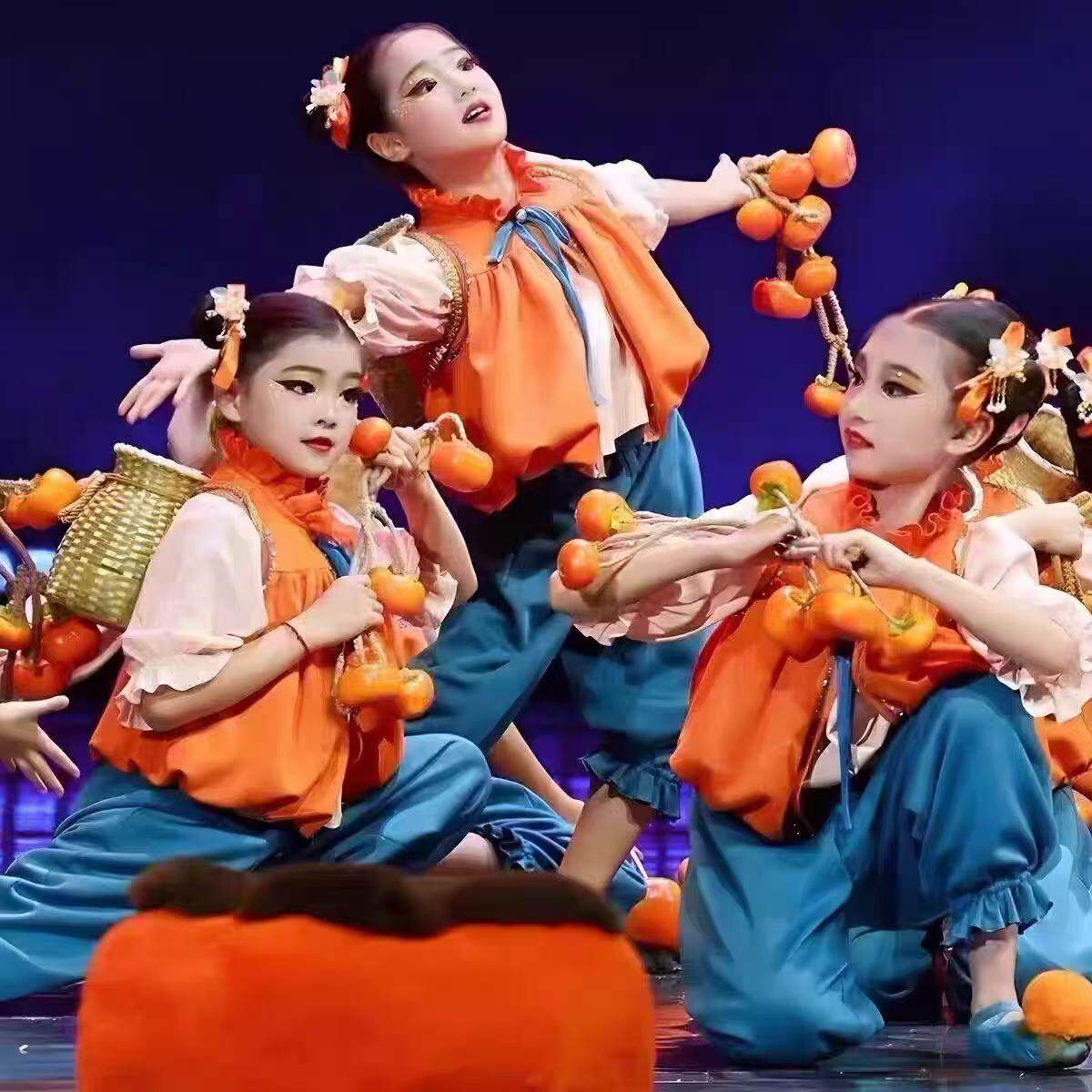 小荷风采柿柿如意舞蹈服