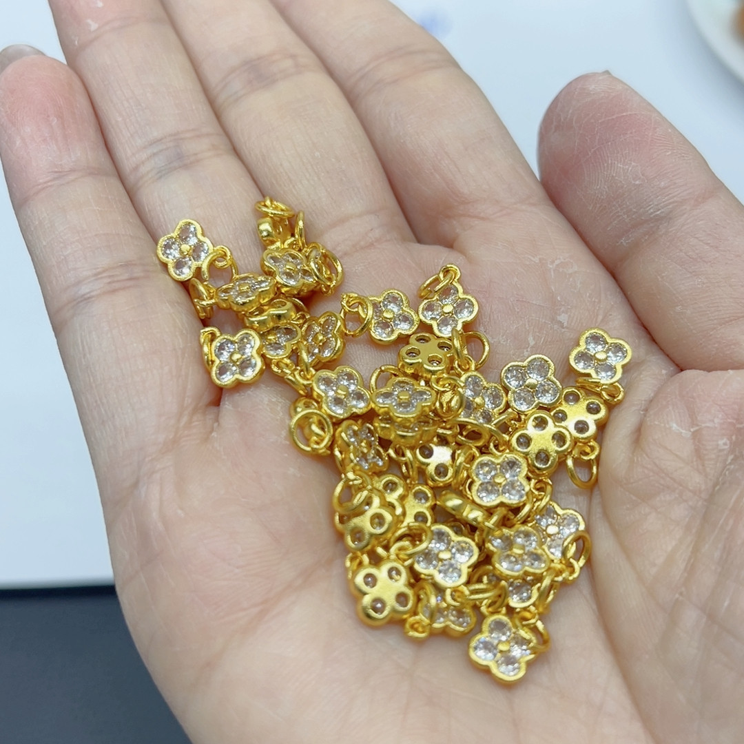 142号17K镶钻四叶草提溜一个