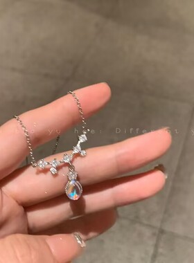 泪月光石项链女ins风轻奢气质设计感吊坠锁骨链生日